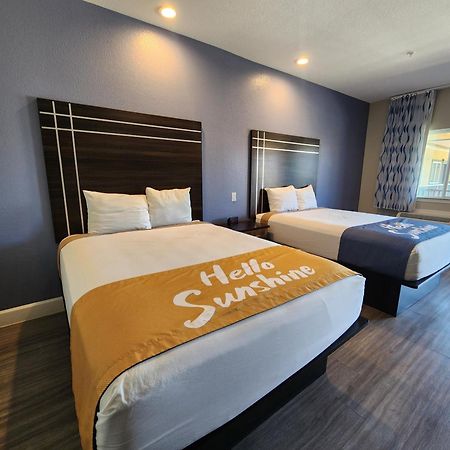 Days Inn & Suites By Wyndham La Porte Eksteriør billede