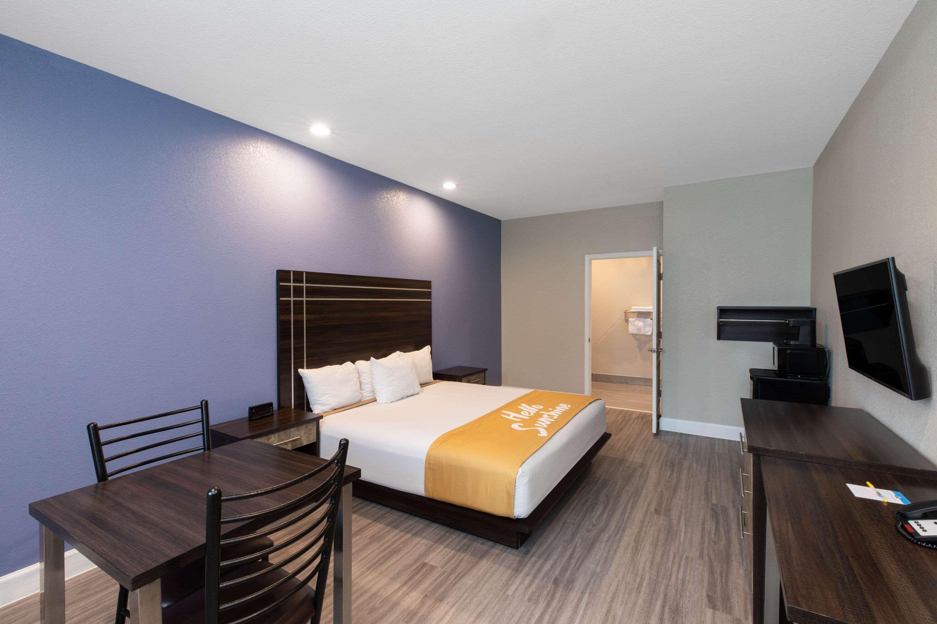 Days Inn & Suites By Wyndham La Porte Eksteriør billede