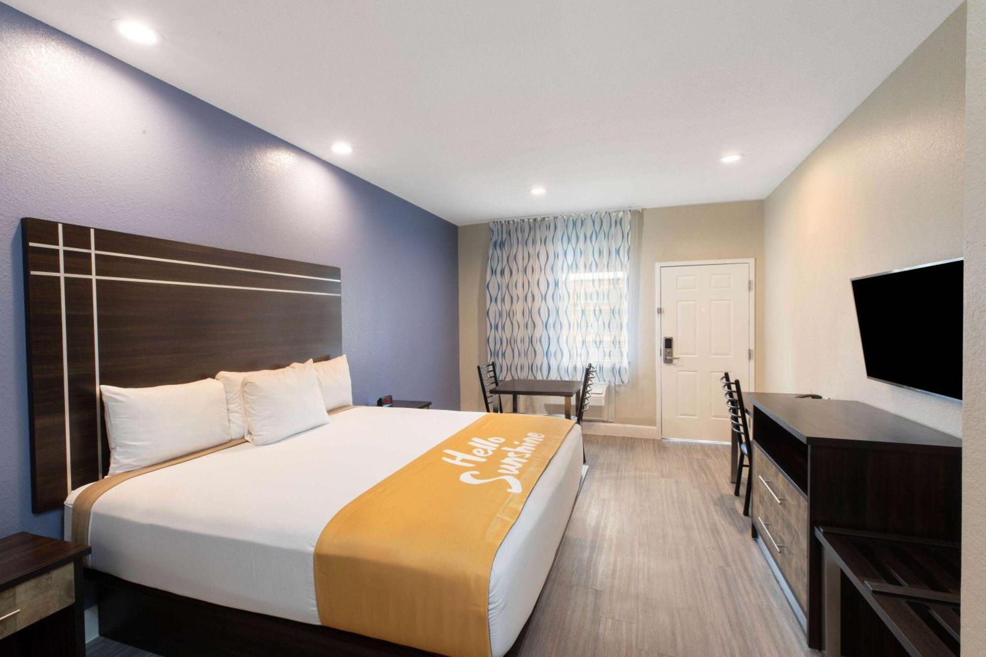 Days Inn & Suites By Wyndham La Porte Eksteriør billede