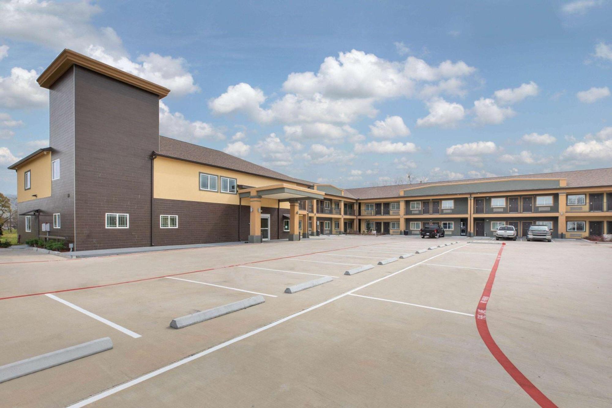 Days Inn & Suites By Wyndham La Porte Eksteriør billede