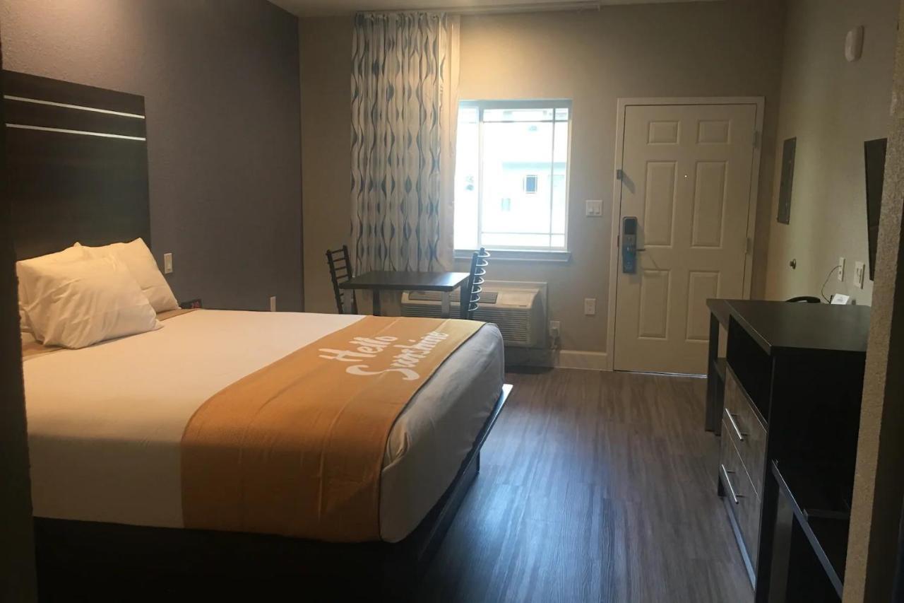 Days Inn & Suites By Wyndham La Porte Eksteriør billede