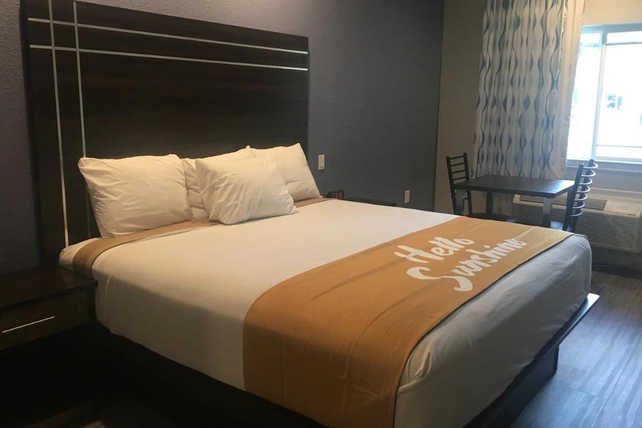 Days Inn & Suites By Wyndham La Porte Eksteriør billede